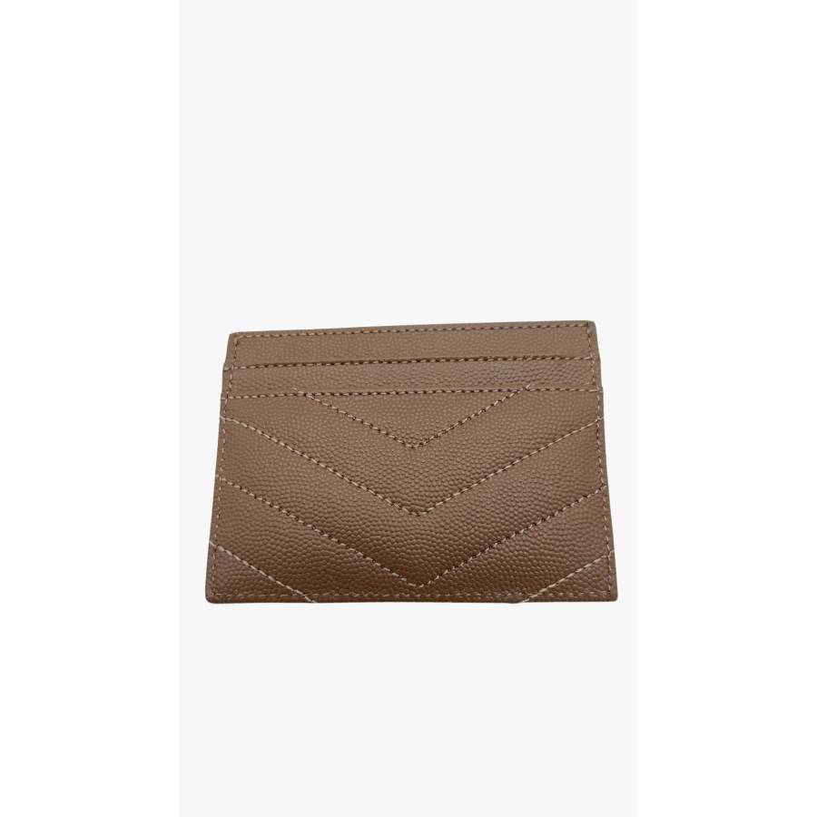 Porte carte en cuir beige avec bijouterie dorée