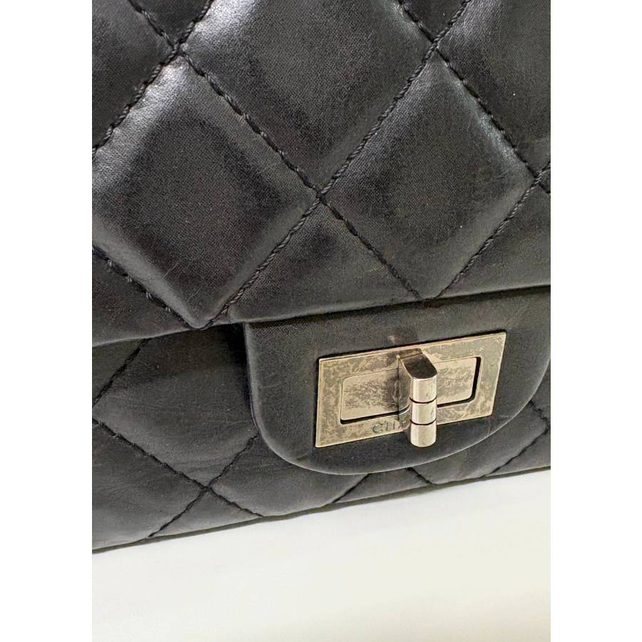 Große 2.55 Tasche aus schwarzem, gestepptem Leder mit Kettenriemen