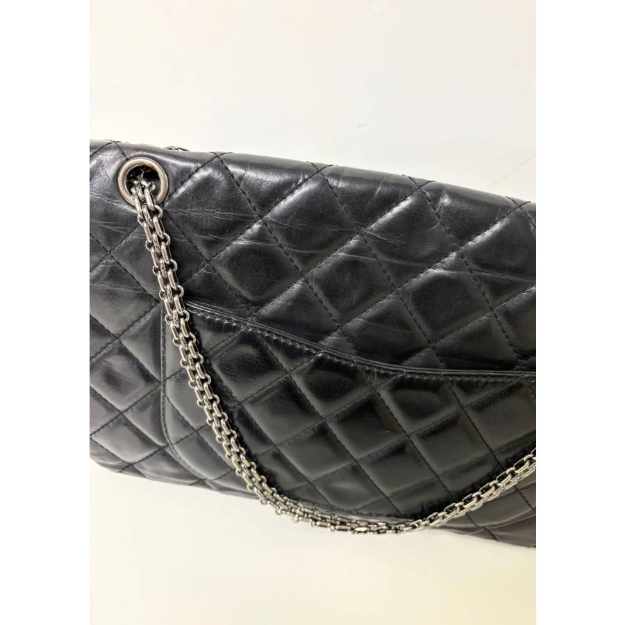 Große 2.55 Tasche aus schwarzem, gestepptem Leder mit Kettenriemen