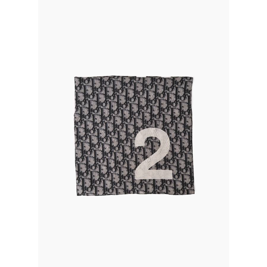 Carré oblique bleu marine et blanc