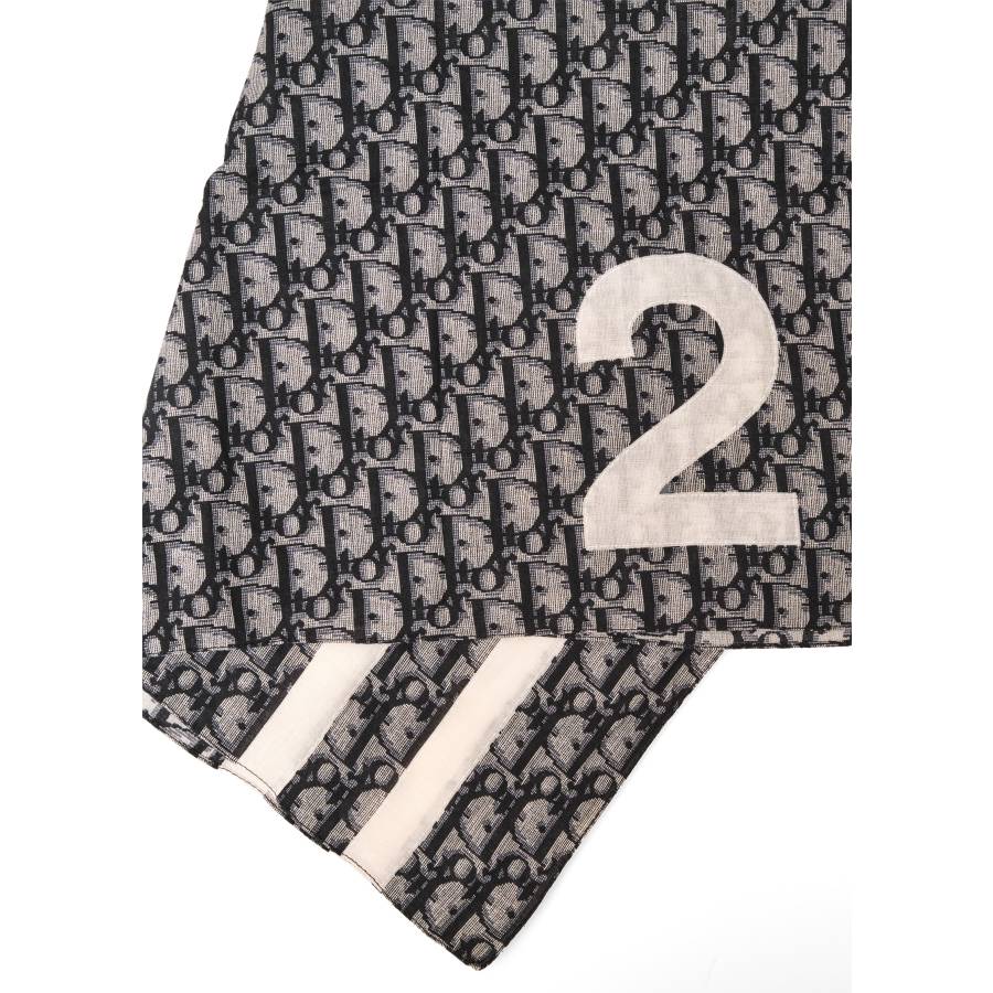 Carré oblique bleu marine et blanc