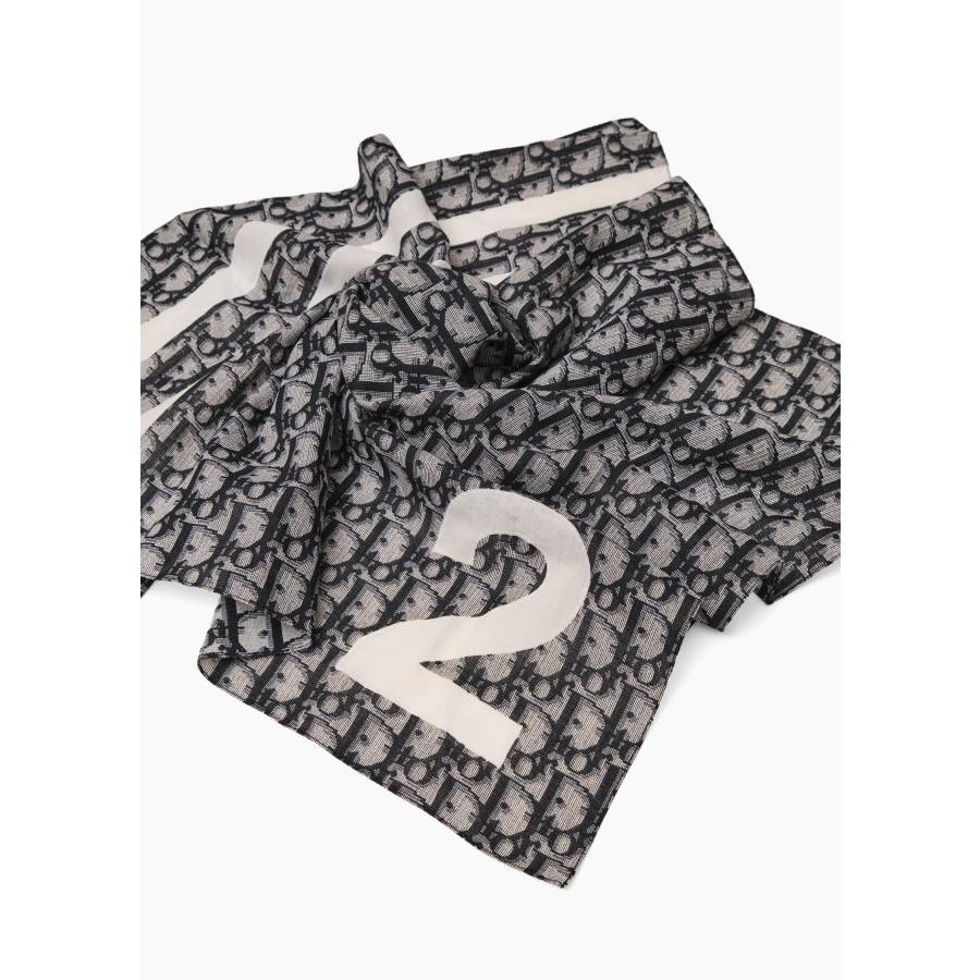 Carré oblique bleu marine et blanc