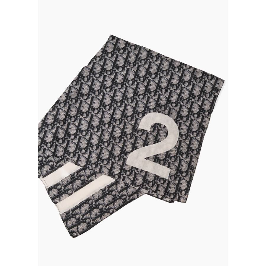 Carré oblique bleu marine et blanc