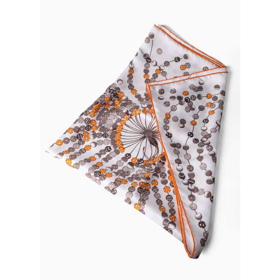 Carré 90  "Dancing perles" en soie