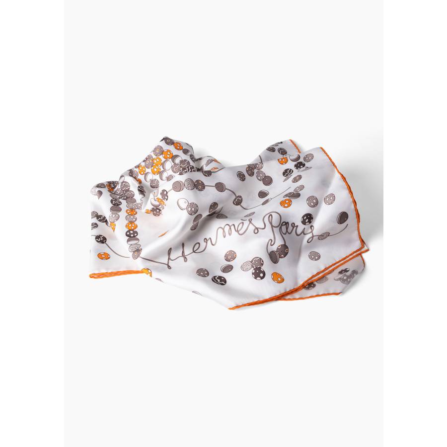 Carré 90  "Dancing perles" en soie