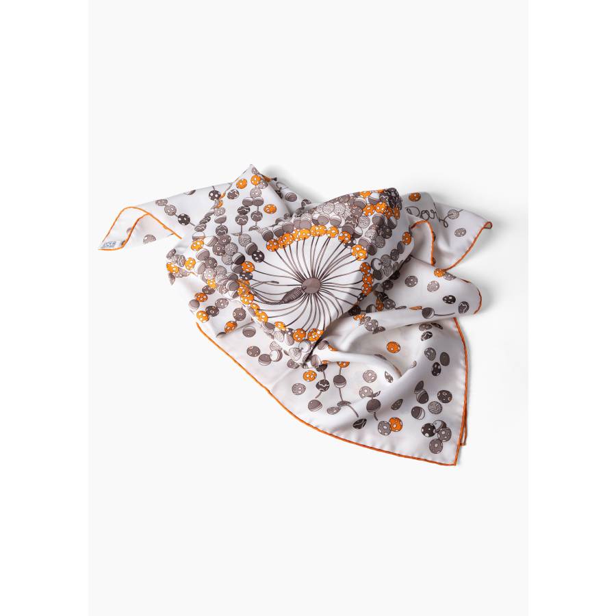 Carré 90  "Dancing perles" en soie