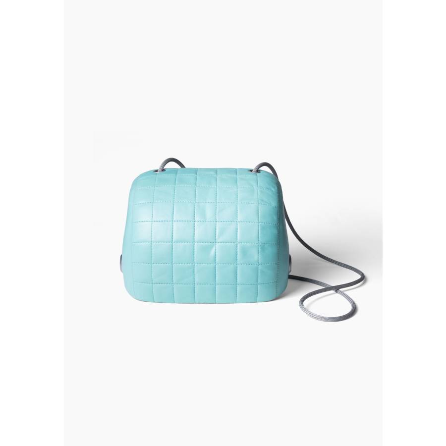 Sac Chanel Millennium en étui rigide bleu turquoise