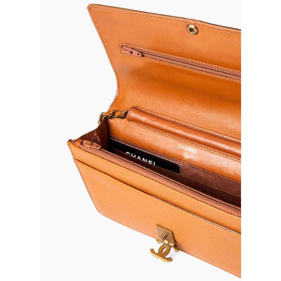 Vintage Wallet On Chain in Brown Leather