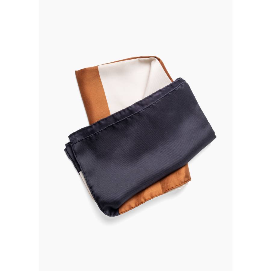 Carré vintage Yves Saint Laurent en soie – Motif color-block