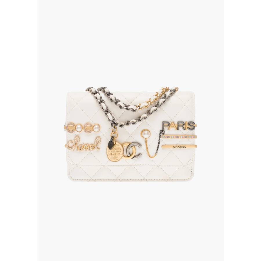 Timeless​ ​Crossbody​ ​Kollektion​ ​Cruise​ ​2022​ aus​ ​weißem​ ​Leder