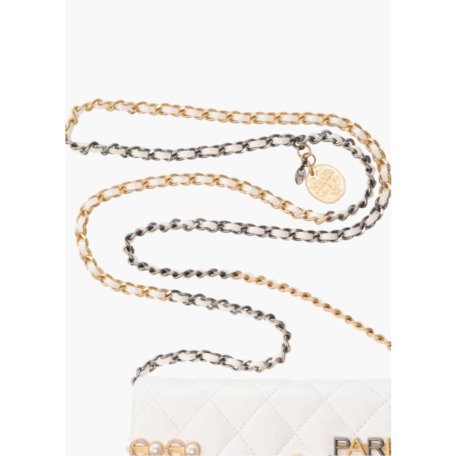 Timeless​ ​Crossbody​ ​Kollektion​ ​Cruise​ ​2022​ aus​ ​weißem​ ​Leder