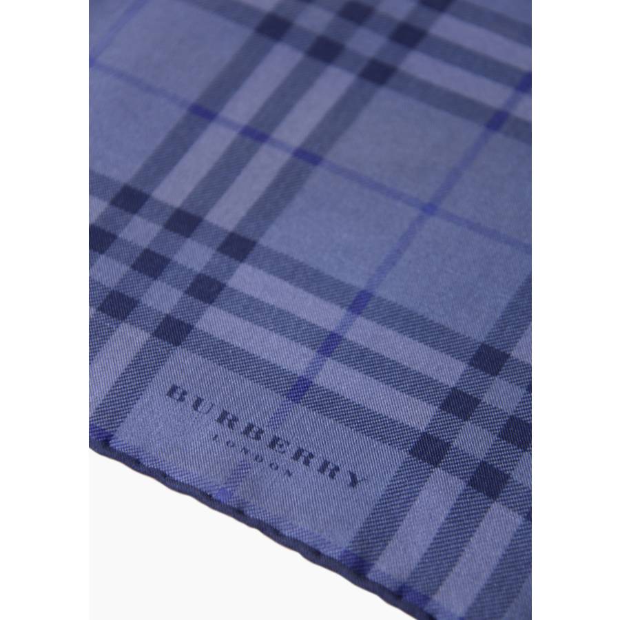 Carré de soie à carreaux bleus