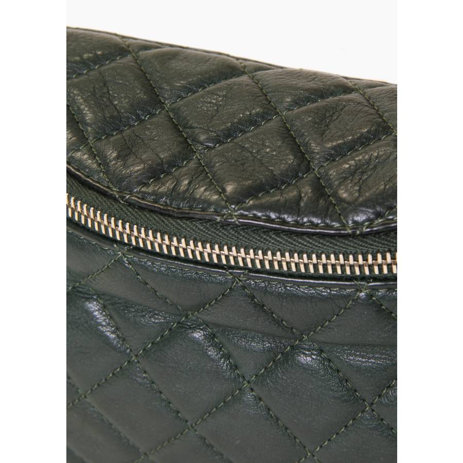 Dunkelgrüne gesteppte Leder-Gürteltasche