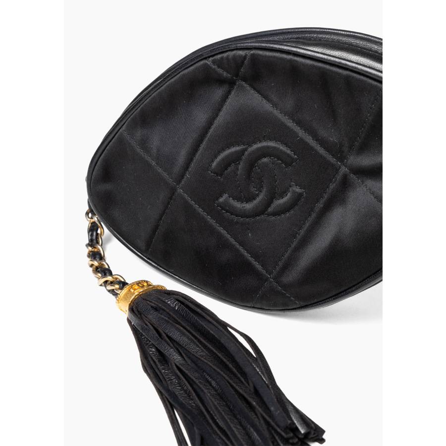 Schwarze Satin-Clutch