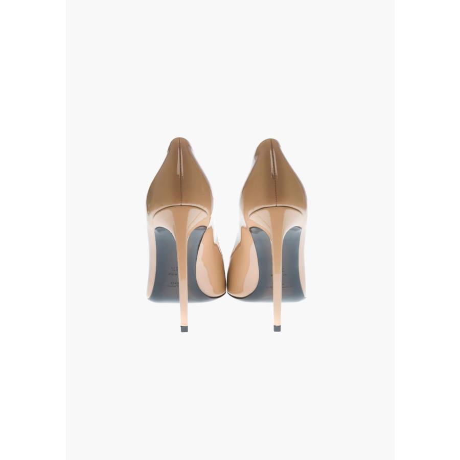 Beigefarbene Pumps aus Lackleder