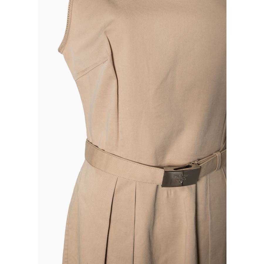 Sleeveless dress with a flared cut