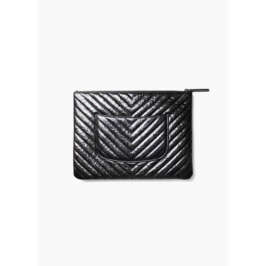 Pochette motif Chevron en cuir verni