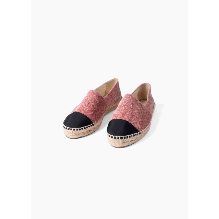 Pink velvet espadrilles with a black toe