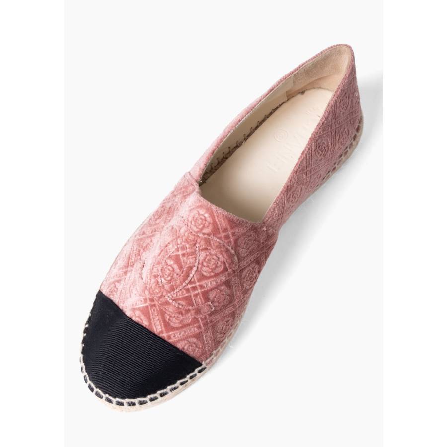 Pink velvet espadrilles with a black toe